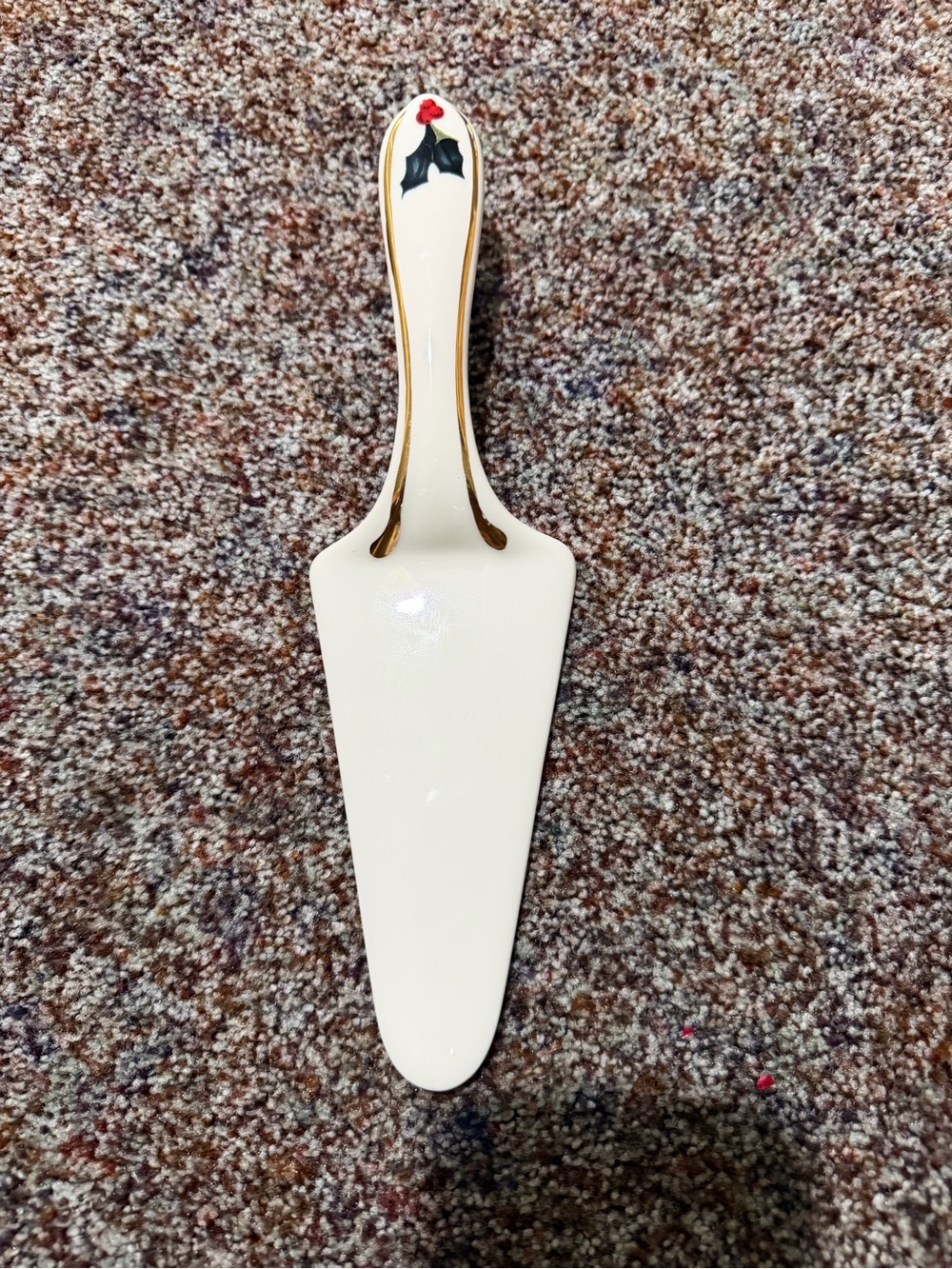 Lenox Winter Greetings Pattern Ceramic Cake Server with Gold Trim & Holly Accent